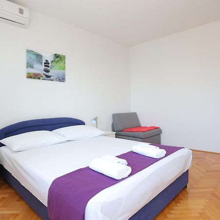 Apartments By The Sea Brela, Makarska - 2718 Phòng bức ảnh