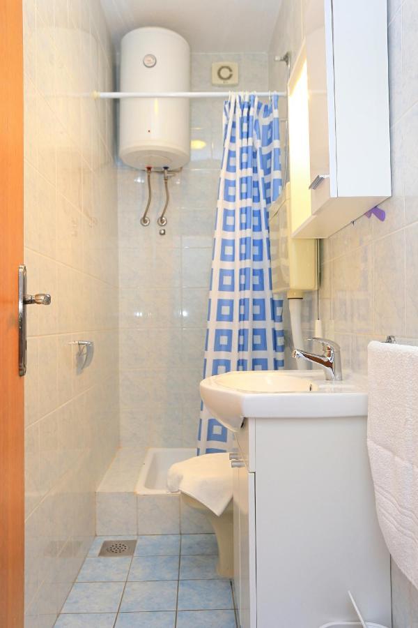 Apartments By The Sea Brela, Makarska - 2718 Ngoại thất bức ảnh